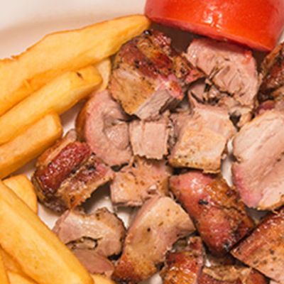 Kontosouvli (Gebratenes Spanferkel am Drehspieß)